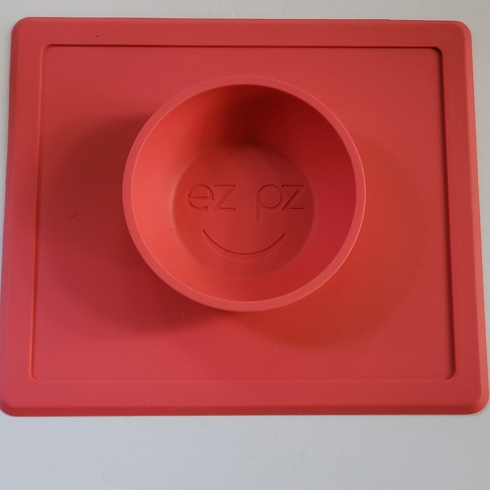 EZPZ Snack Mat Red Square With Utensils
